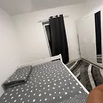 Apartman Iva شقة